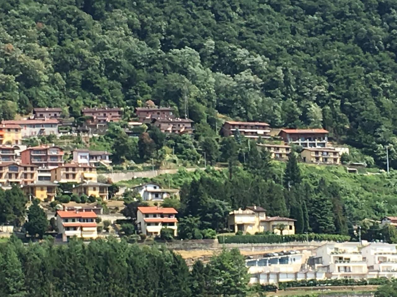 Riflessi Di Lago Dorio Luaran gambar