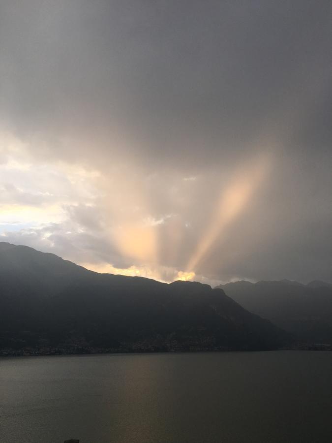 Riflessi Di Lago Dorio Luaran gambar